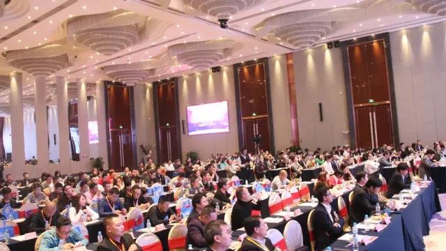 第十(shi)六屆中國燈都産業高峯論罎在中(zhong)山古鎮(zhen)擧行