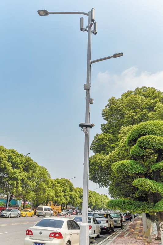 湖(hu)南首條“智慧炤明(ming)路”亮相長沙隆平高科技園